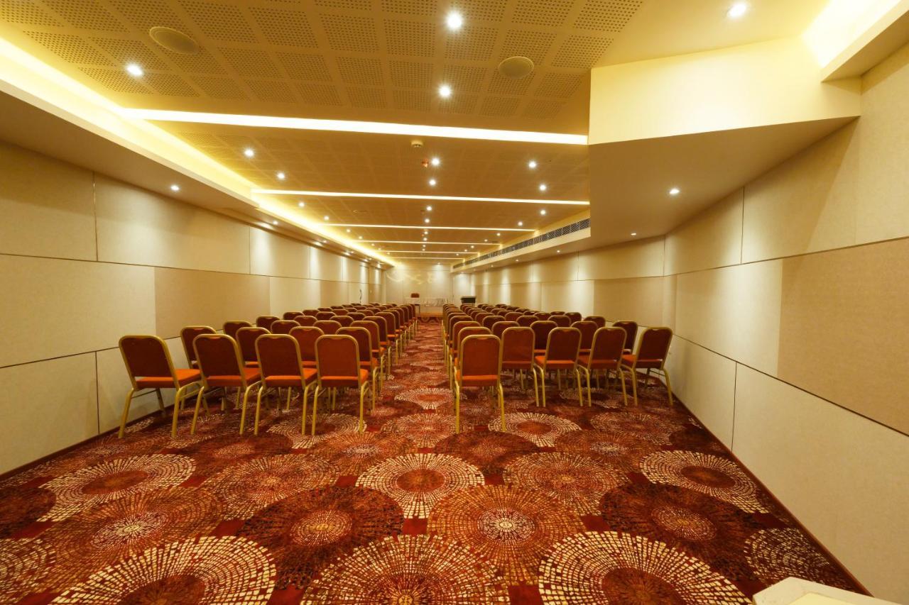 Fort Manor Thiruvananthapuram Bagian luar foto